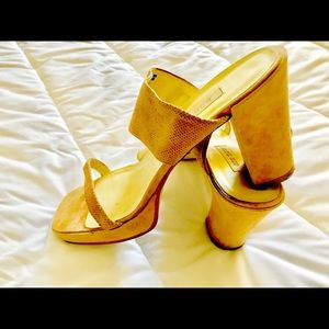 Ann Marino nude leather sandals chunky heel